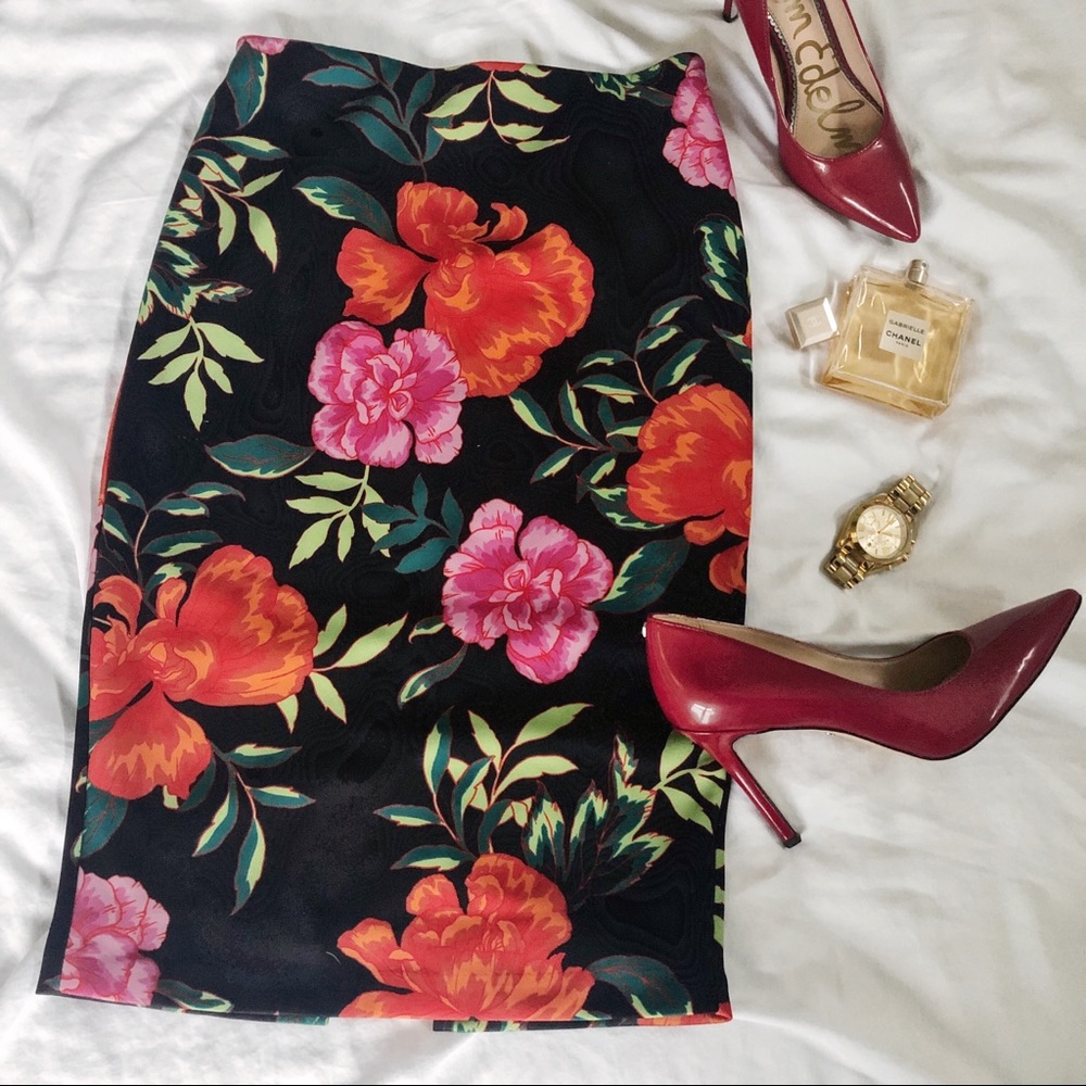 Floral Printed Pencil Skirt